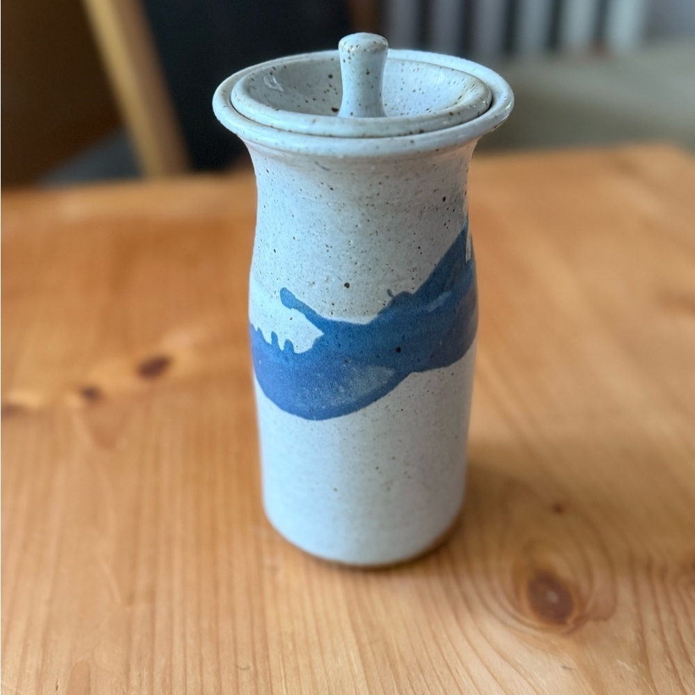 Handcrafted studio pottery with lid blue splash wave design - Picture 2 of 12